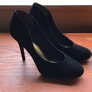 Nine West black suede pumps